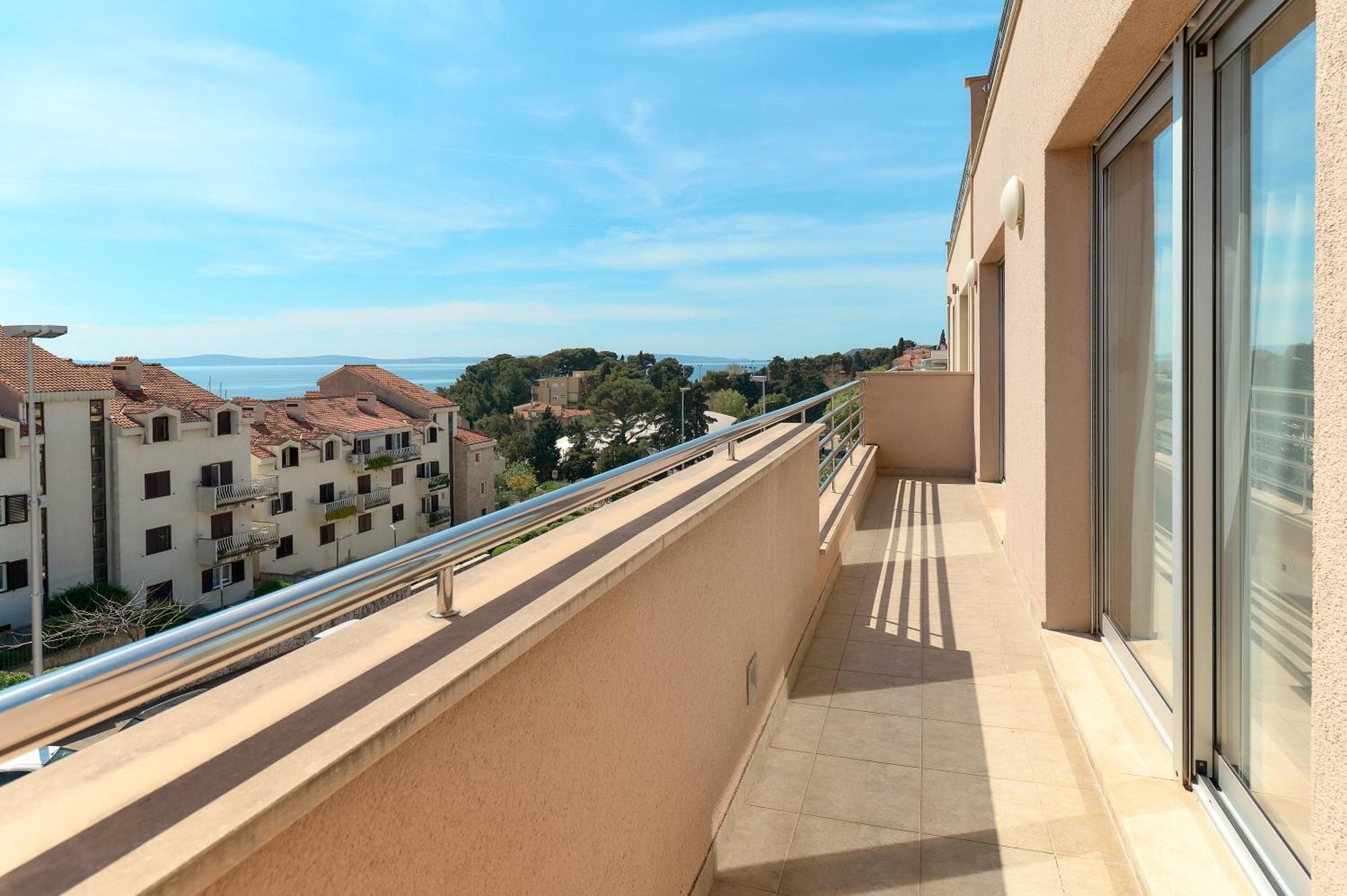 Sun Penthouse Apartment *