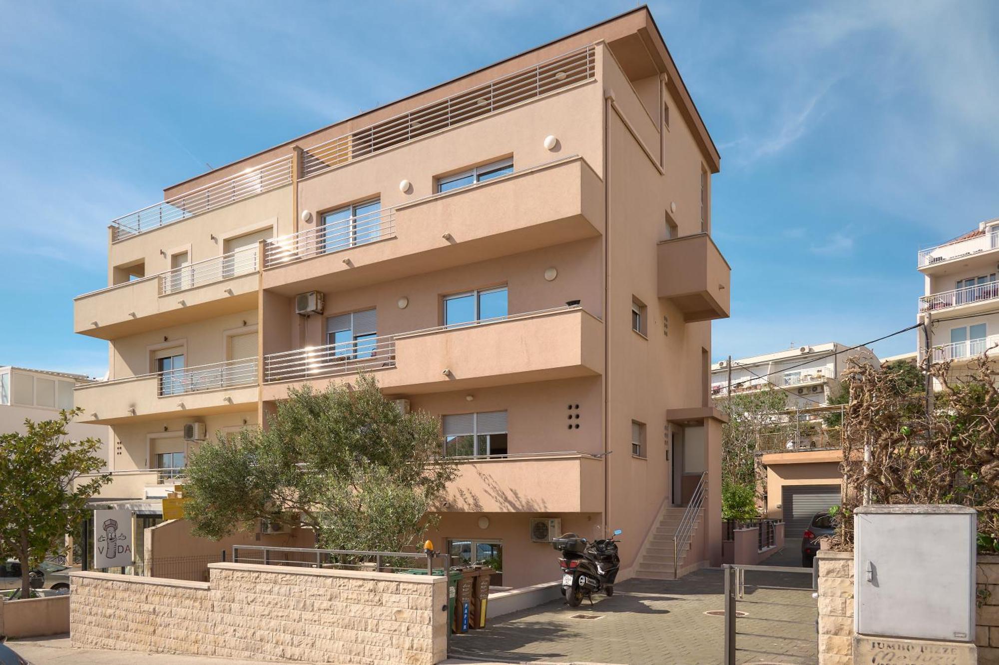 Sun Penthouse Split